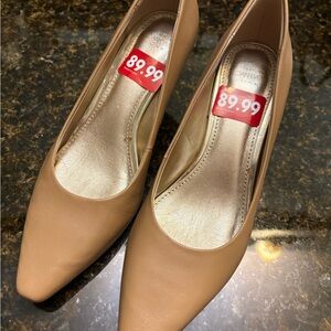 NWT Joan & David Tan Heels